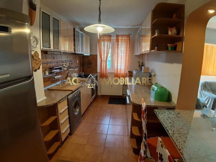 Apartament cu 4 camere semidecomandat, mobilat în Drumul Taberei