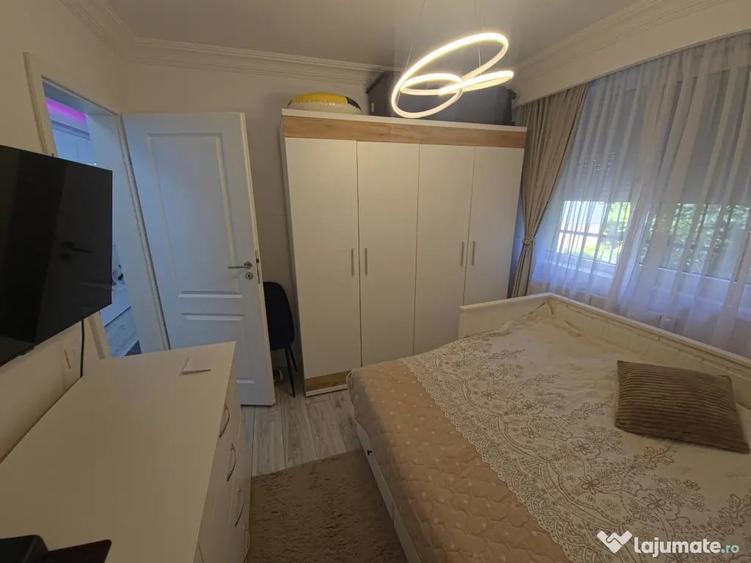 Apartament cu 4 camere semidecomandat în Tăbăcărie