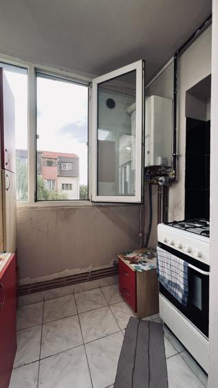 Apartament cu 3 camere decomandat, mobilat în Aradului