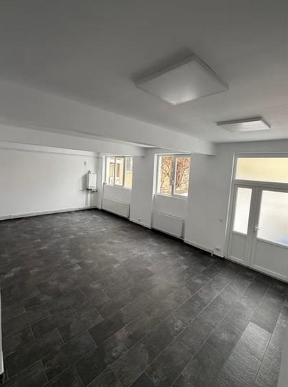 Spațiu comercial, de 100 mp, în Turnătorie