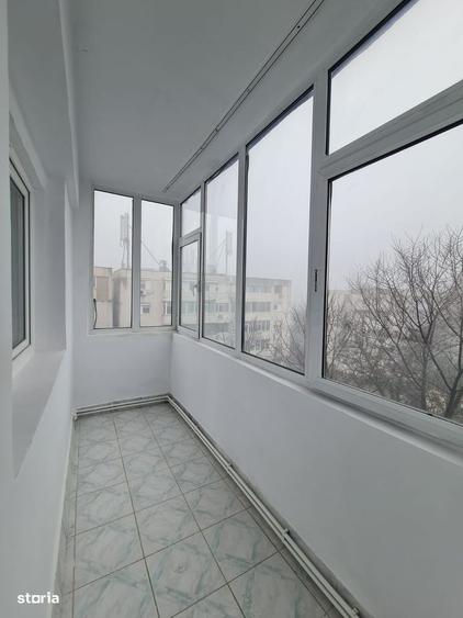 Apartament cu 3 camere semidecomandat, mobilat în Micro 39
