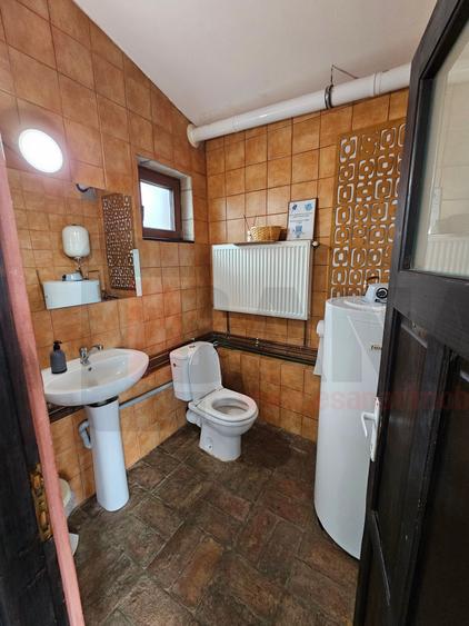 Casă cu 14 camere cu Canalizare în Gușterița