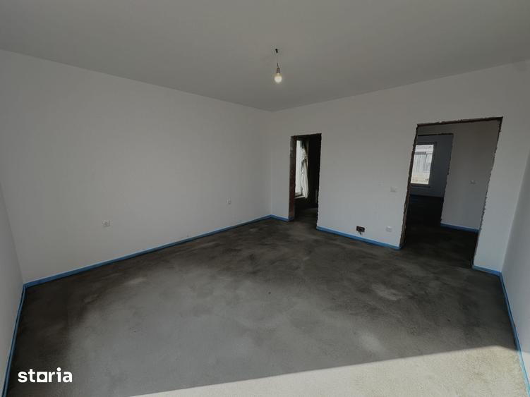 Casă cu 4 camere cu Teren 500 Mp în Sântandrei
