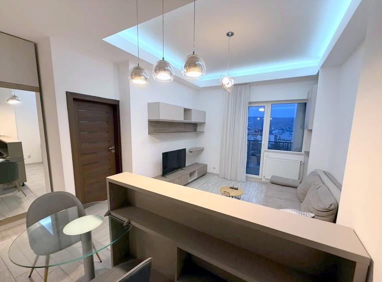 Apartament cu 2 camere semidecomandat, mobilat în Central