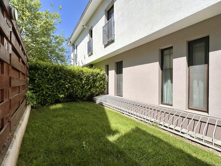 Apartament cu 3 camere semidecomandat, mobilat în Central