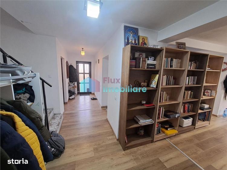 Casă cu 4 camere în Bulai