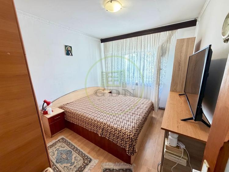 Apartament cu 4 camere decomandat, mobilat în Craiovița Nouă
