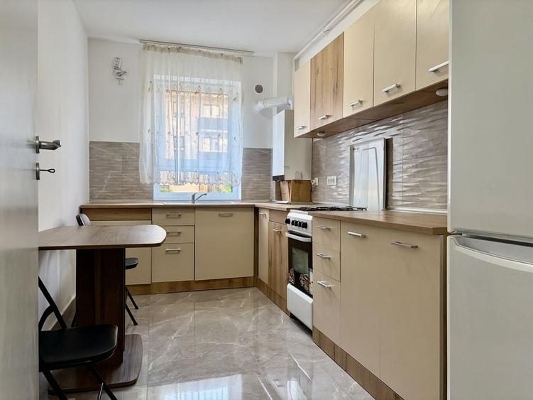 Apartament cu 2 camere decomandat în Central