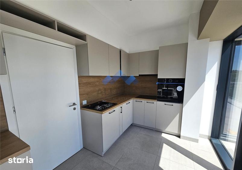 Apartament cu 3 camere decomandat în Baza 3