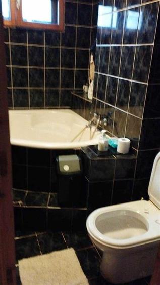 Apartament cu 3 camere semidecomandat, mobilat în Podu Roș