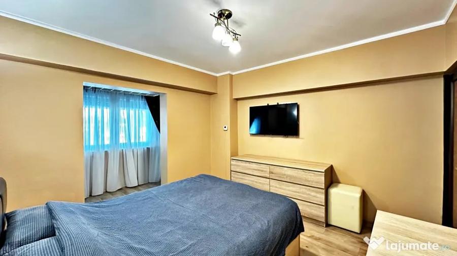 Apartament cu 3 camere decomandat în Far