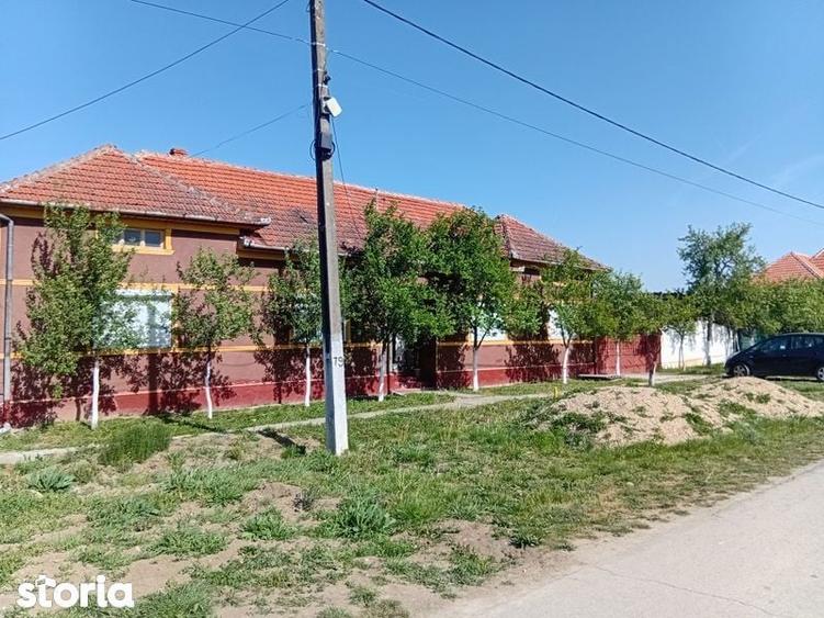 Casă cu 4 camere cu Teren 200 Mp în Cermei