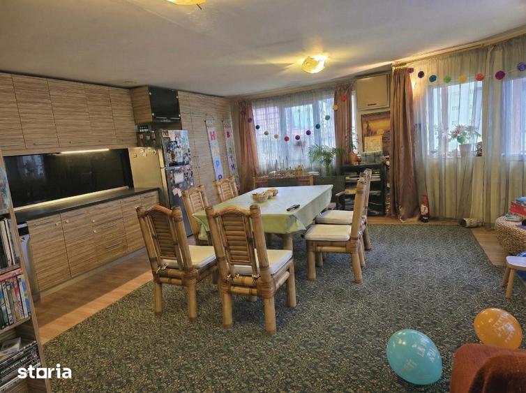 Casă cu 9 camere cu Teren 245 Mp în Apărătorii Patriei