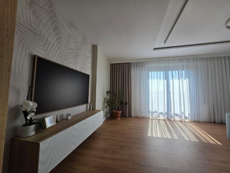 Apartament cu 4 camere, mobilat în Central