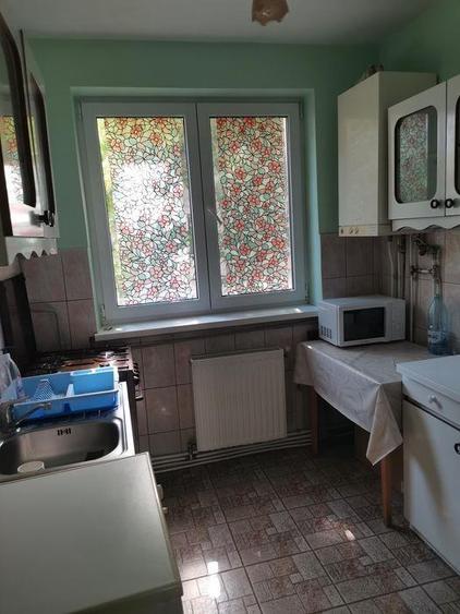 Apartament cu 3 camere semidecomandat în Centru Civic