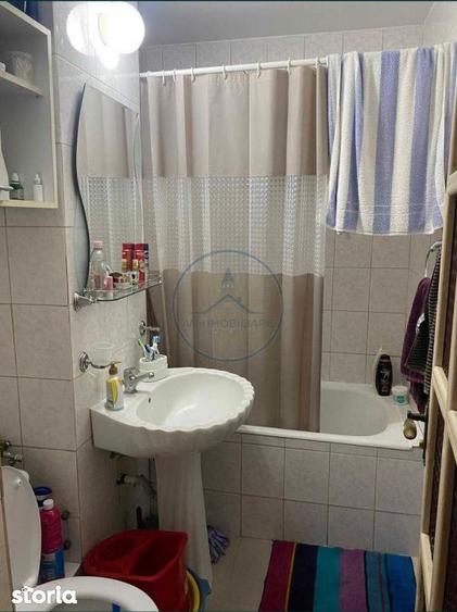 Apartament cu 4 camere decomandat, mobilat în Calea Moldovei