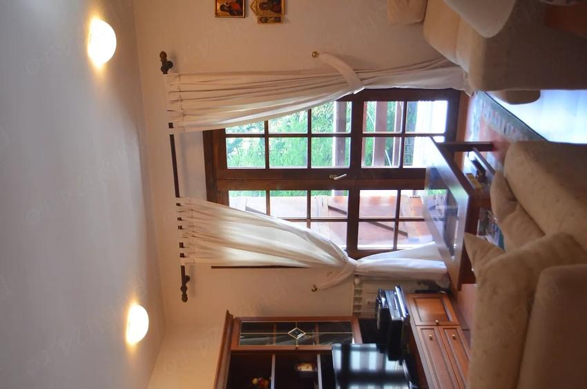 Apartament cu 4 camere decomandat în Cioplea