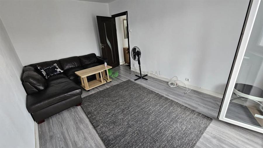 Apartament cu 2 camere decomandat în Florilor
