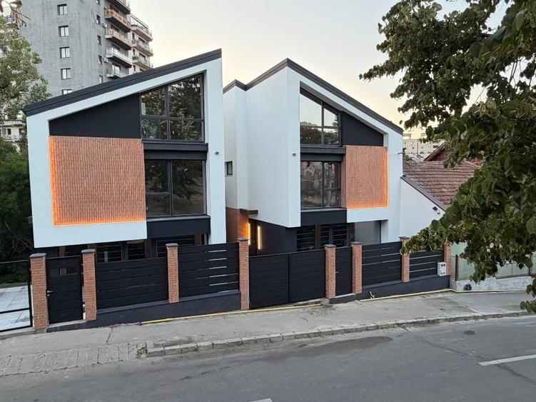 Duplex cu 4 camere cu Canalizare în Mănăștur