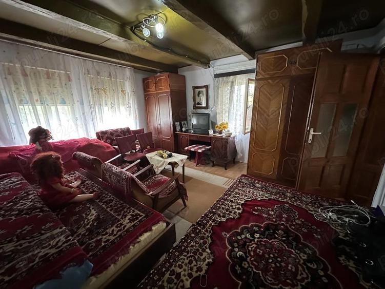 Casă cu 3 camere cu Teren 2800 Mp în Central