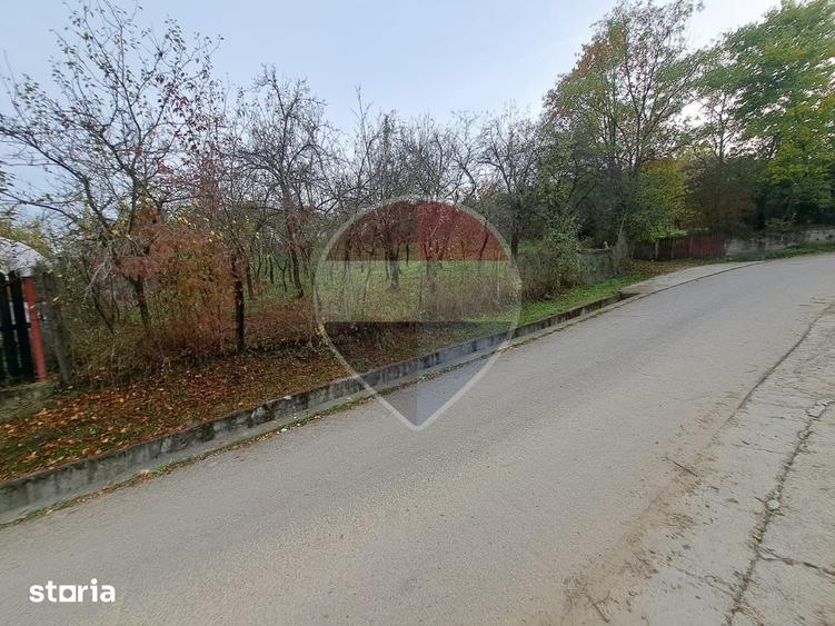 Teren de 3500 mp, în Vărbila