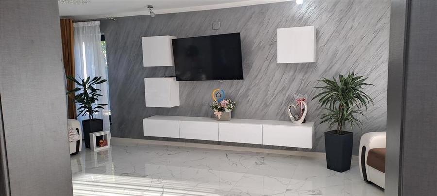 Casă individuală cu 5 camere cu Teren 700 Mp în Lăbușești