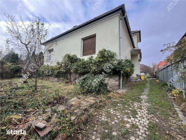 Casă cu 4 camere decomandat cu Teren 900 Mp în Calea Poplăcii