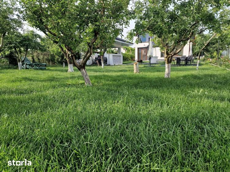 Casă cu 6 camere cu Teren 1300 Mp în Cazasu