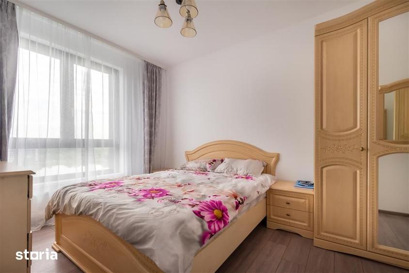 Apartament cu 3 camere semidecomandat, mobilat în Între Lacuri