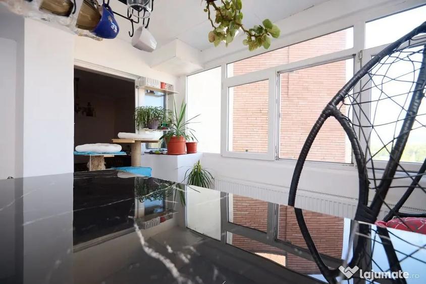 Apartament cu 4 camere decomandat în Central