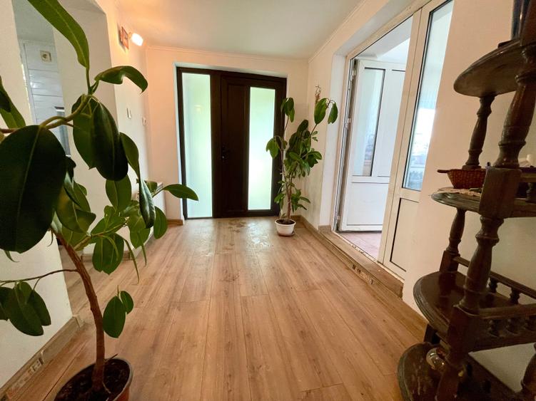 Casă cu 3 camere cu Teren 1200 Mp în Bârnova