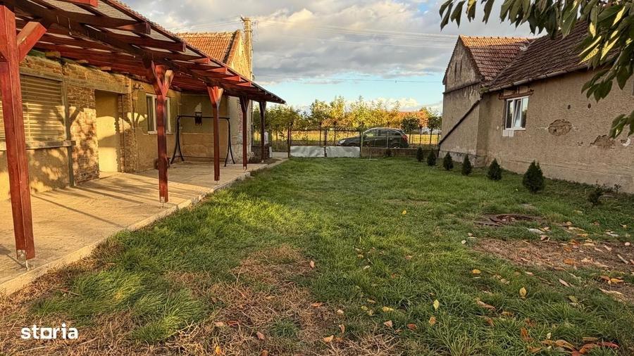 Casă cu 3 camere în Berveni