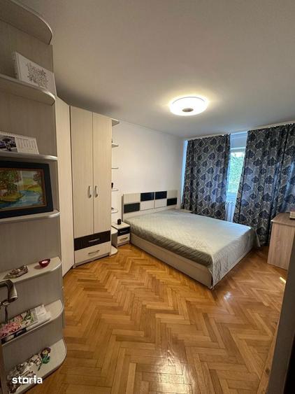 Apartament cu 3 camere semidecomandat în Militari