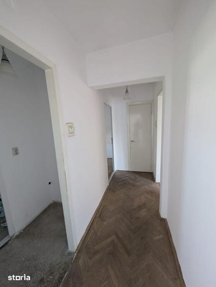 Apartament cu 3 camere decomandat în Vest