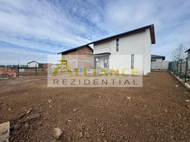 Casă individuală cu 4 camere cu Teren 320 Mp în Berceni