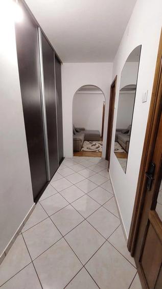 Apartament cu 2 camere semidecomandat în Podu Roș