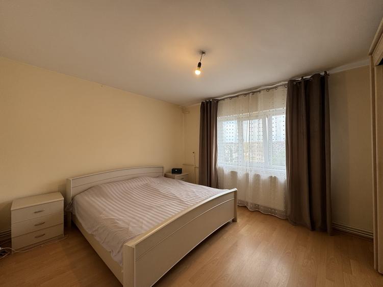 Apartament cu 3 camere decomandat, mobilat în Bucovina