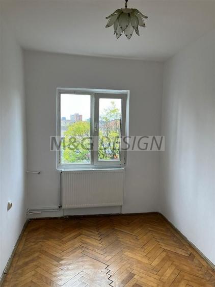Apartament cu 3 camere semidecomandat în Circumvalațiunii