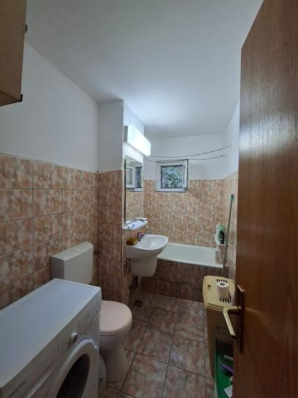 Apartament cu 3 camere decomandat în Dumbrăvița