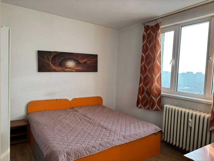 Apartament cu 3 camere semidecomandat în Drumul Taberei