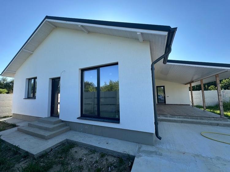 Casă individuală cu 3 camere cu Canalizare în Joița