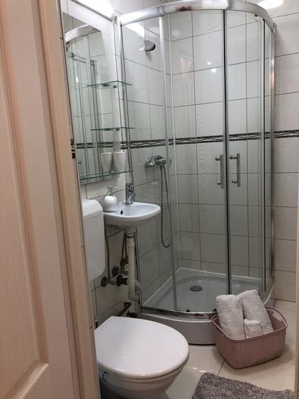 Garsonieră decomandată în Central
