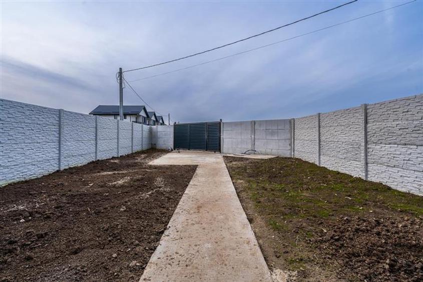 Casă individuală cu 4 camere cu Canalizare în Central