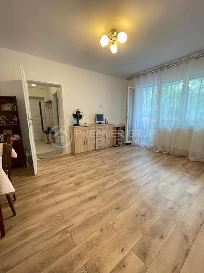 Apartament cu 3 camere în Podu Roș