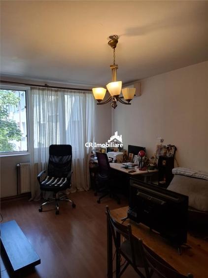 Apartament cu 3 camere decomandat în Dristor