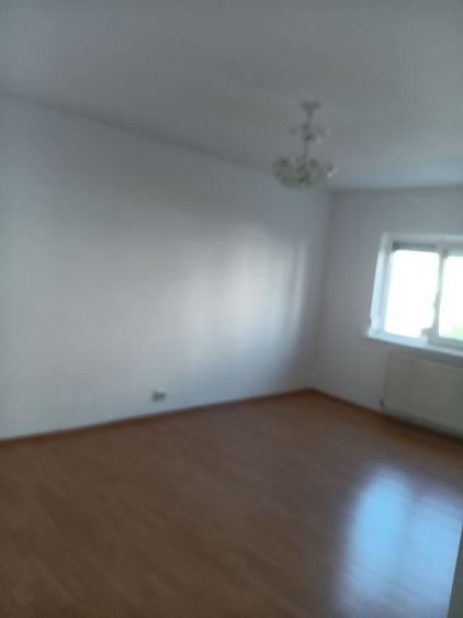 Apartament cu 2 camere decomandat în Smârdan