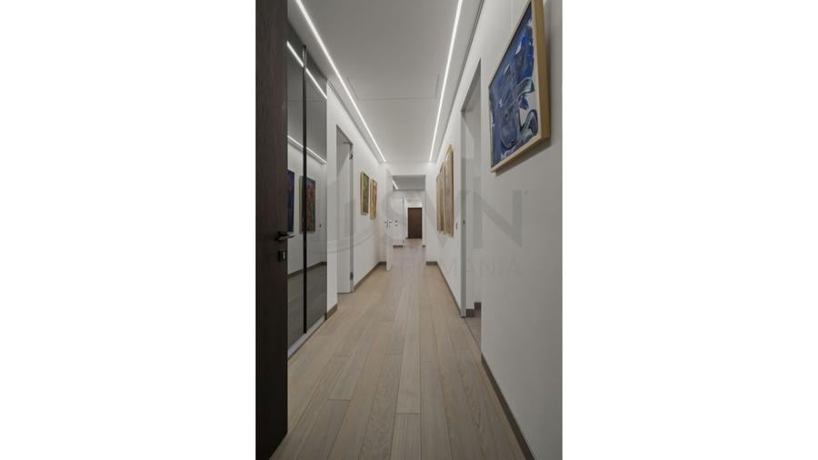 Apartament cu 5 camere semidecomandat, mobilat în Kiseleff