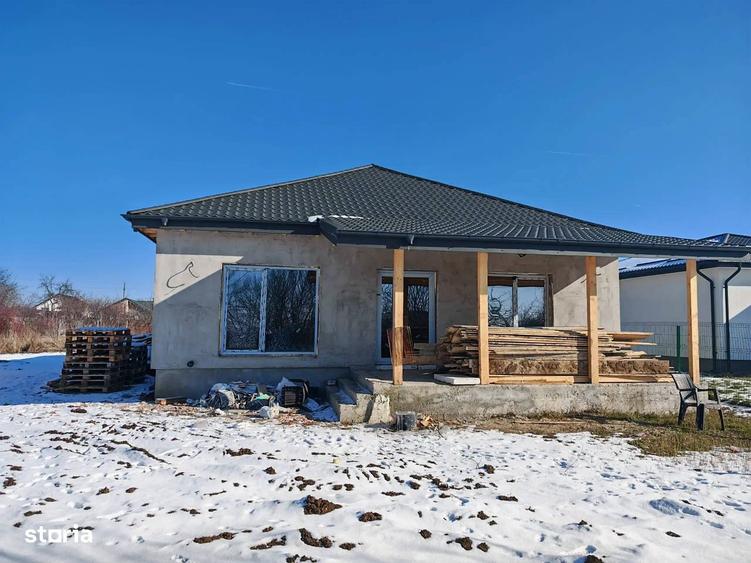 Casă cu 4 camere cu Teren 400 Mp în Crevedia