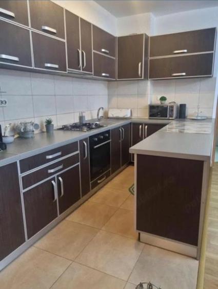 Apartament cu 3 camere decomandat în Nufărul