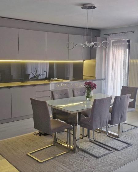 Apartament cu 3 camere semidecomandat, mobilat în Bună Ziua